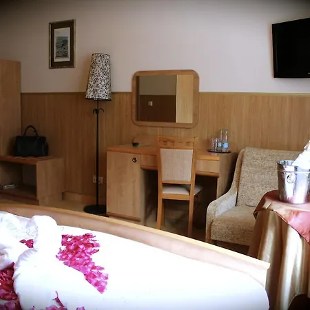 Parkowa - Noclegi Ze Sniadaniem Aparthotel Nowa Ruda