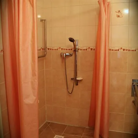 מלון דירות Parkowa - Ze Sniadaniem 3*