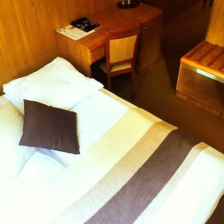 Aparthotel Parkowa - Ze Sniadaniem 3*